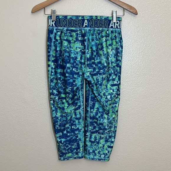 Under Armour Capri Length Athletic Leggings - Picture 4 of 8